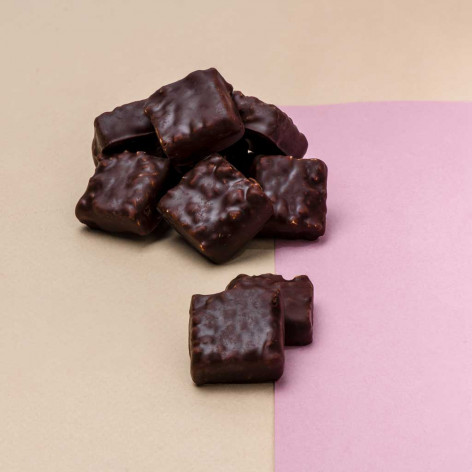 rochers pralinés (noisettes du Piémont) enrobés de chocolat noir